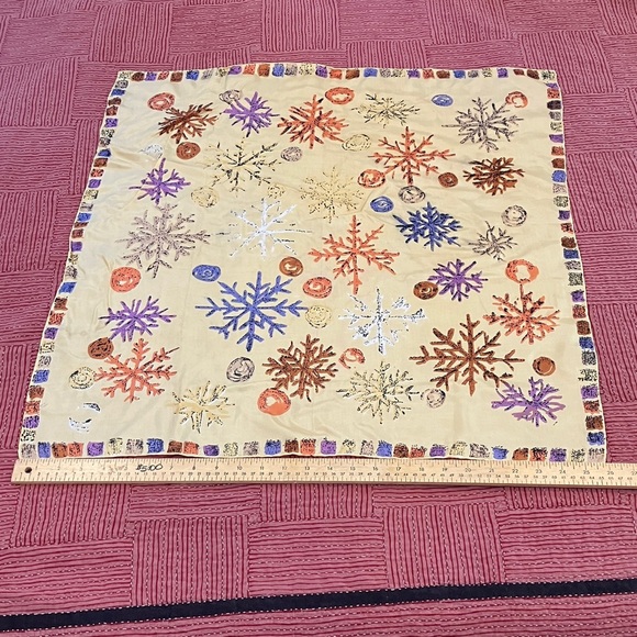 Colorful Snowflake Patterned Scarf - Picture 5 of 8